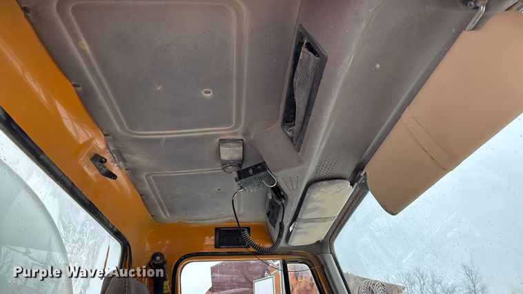 image for item FO3505 2002 International 2554 water truck