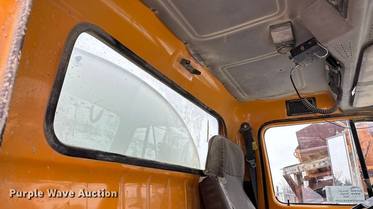 image for item FO3505 2002 International 2554 water truck