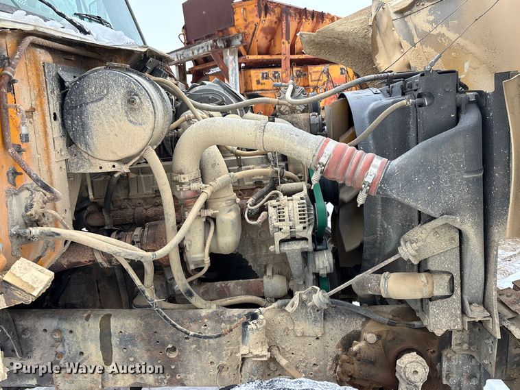 image for item FO3505 2002 International 2554 water truck