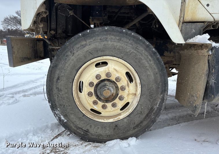 image for item FO3505 2002 International 2554 water truck