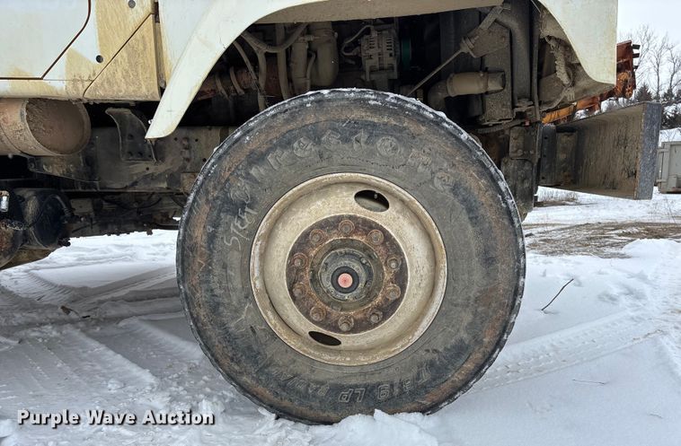 image for item FO3505 2002 International 2554 water truck