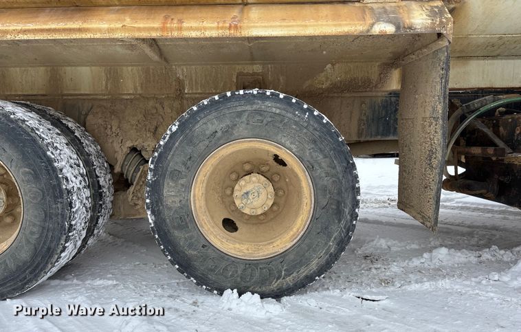 image for item FO3505 2002 International 2554 water truck