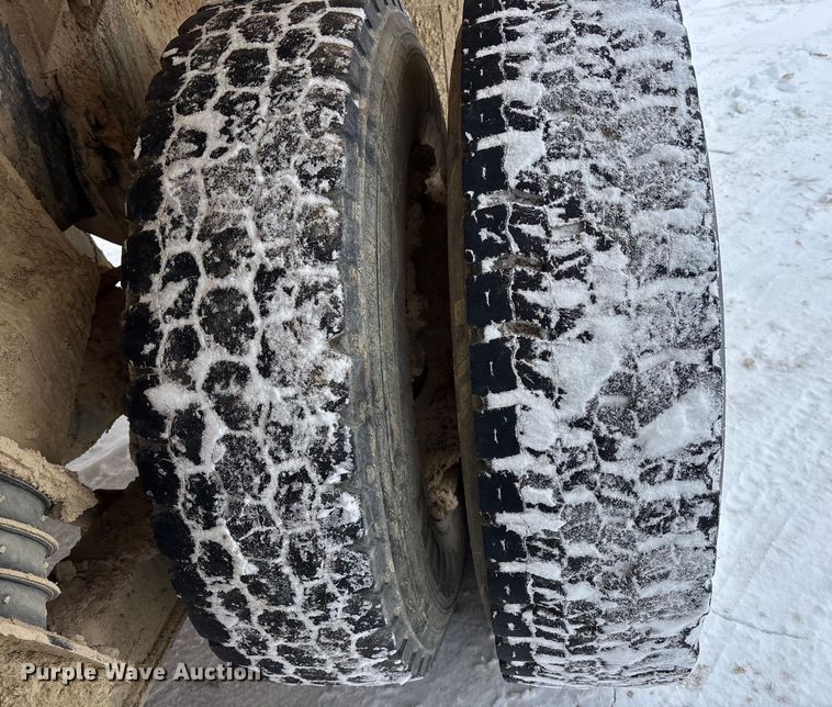 image for item FO3505 2002 International 2554 water truck