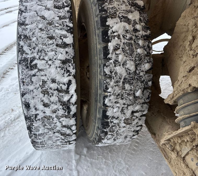 image for item FO3505 2002 International 2554 water truck