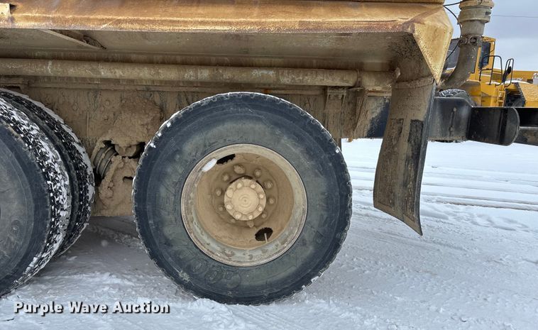 image for item FO3505 2002 International 2554 water truck