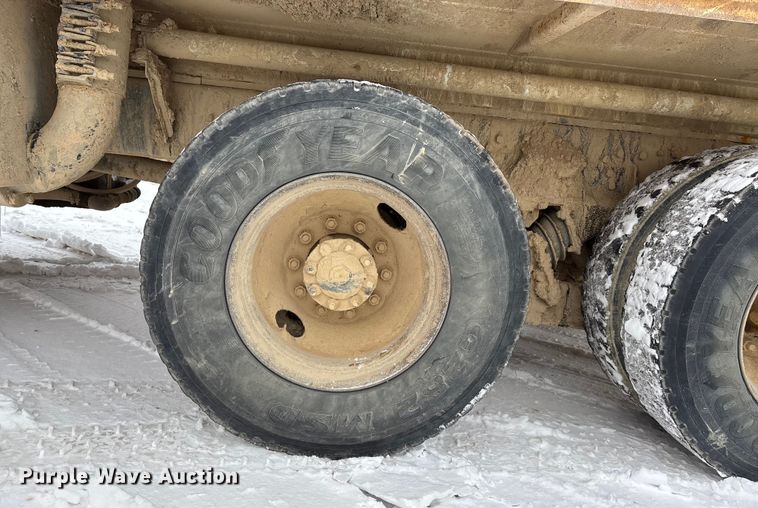 image for item FO3505 2002 International 2554 water truck