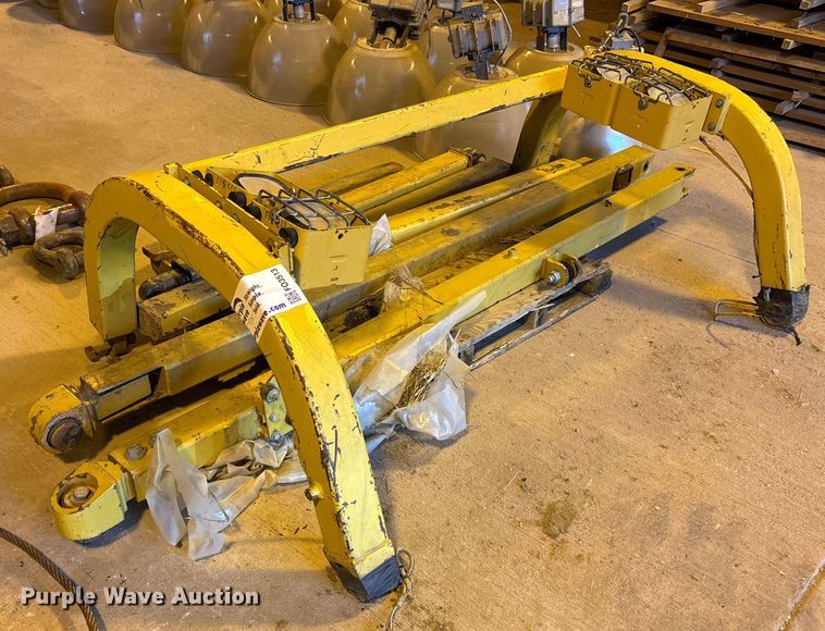 image for item FO3513 Catterpillar D-6T D6T sweep