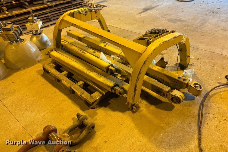 image for item FO3513 Catterpillar D-6T D6T sweep