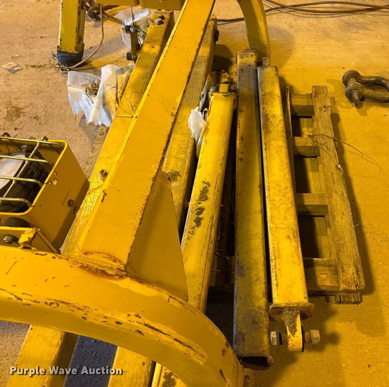 image for item FO3513 Catterpillar D-6T D6T sweep