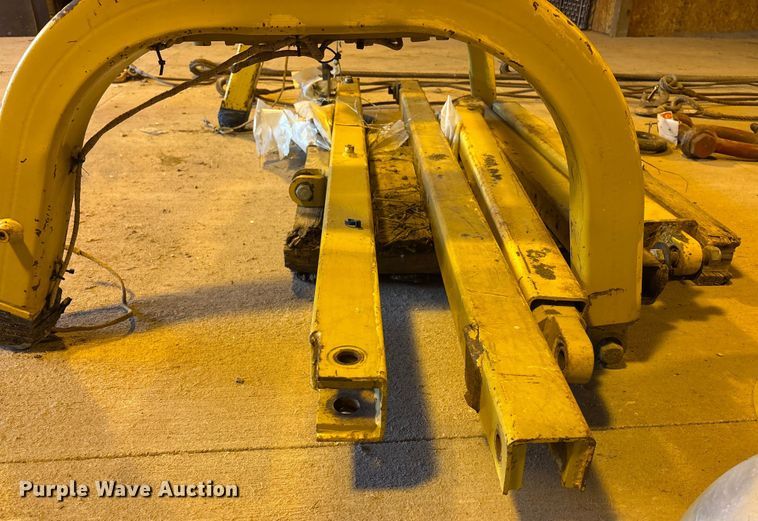 image for item FO3513 Catterpillar D-6T D6T sweep