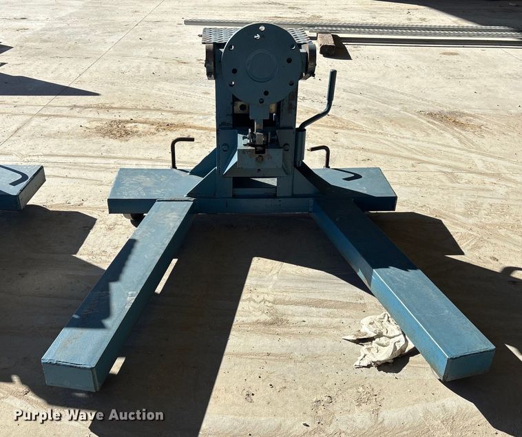 image for item FO3535 (4) engine stands