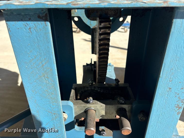 image for item FO3535 (4) engine stands