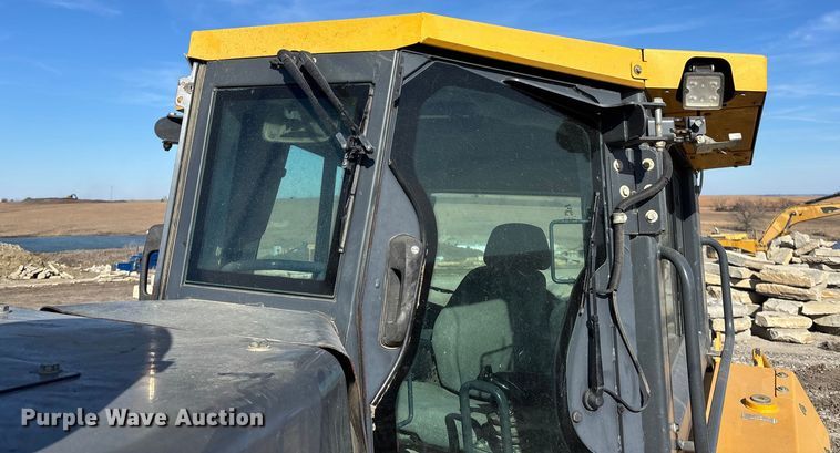 image for item FO3574 2015 John Deere 1050K dozer