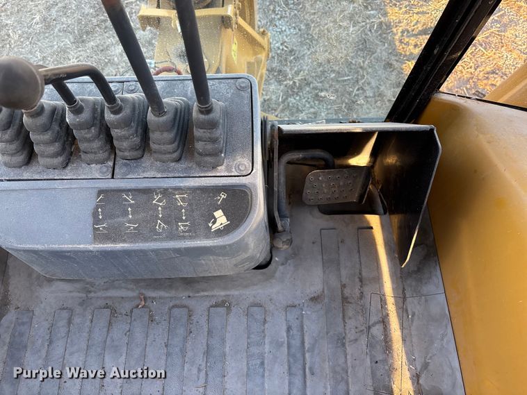 image for item FO3579 1998 Caterpillar 426C backhoe