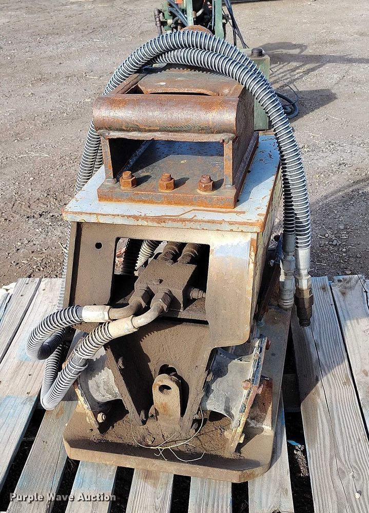 image for item IH9432 2016 B&D Fabricators Atlas plate compactor