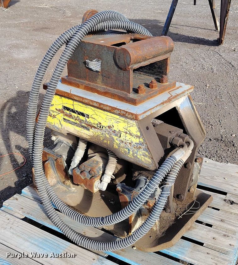 image for item IH9432 2016 B&D Fabricators Atlas plate compactor