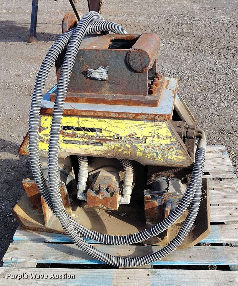 image for item IH9432 2016 B&D Fabricators Atlas plate compactor