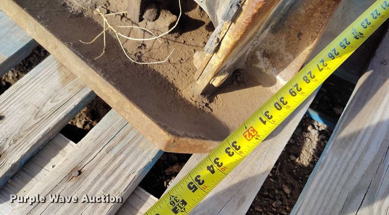 image for item IH9432 2016 B&D Fabricators Atlas plate compactor