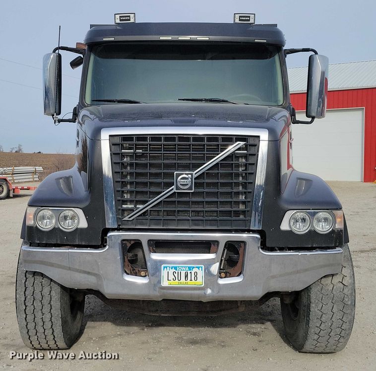 image for item NK9771 2017 Volvo VHD64F dump truck