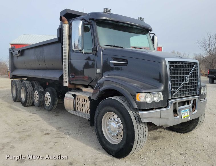 image for item NK9771 2017 Volvo VHD64F dump truck