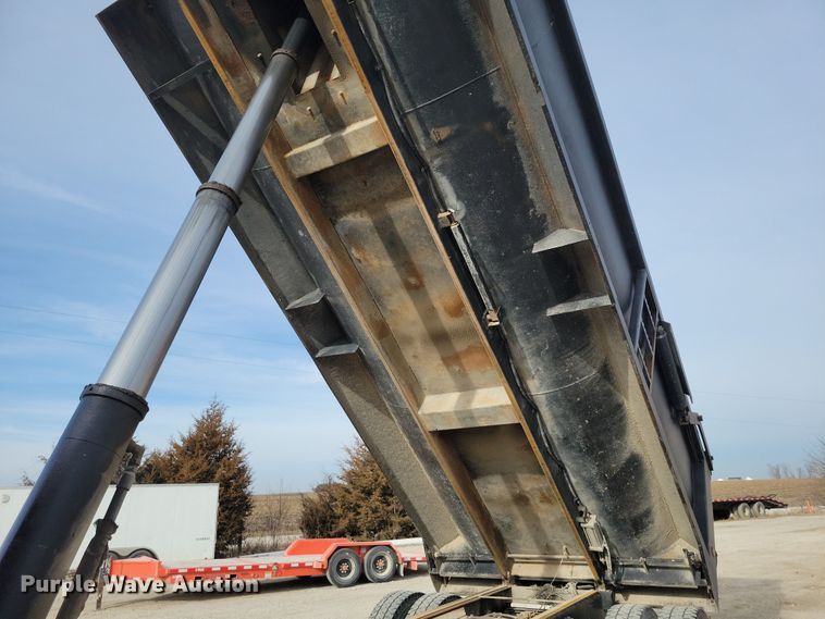 image for item NK9771 2017 Volvo VHD64F dump truck