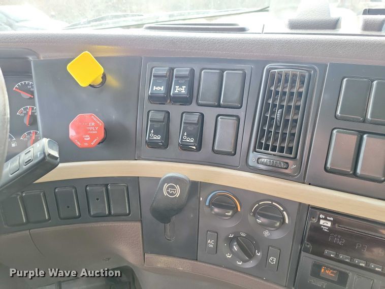 image for item NK9771 2017 Volvo VHD64F dump truck