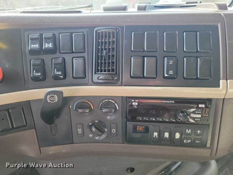 image for item NK9771 2017 Volvo VHD64F dump truck