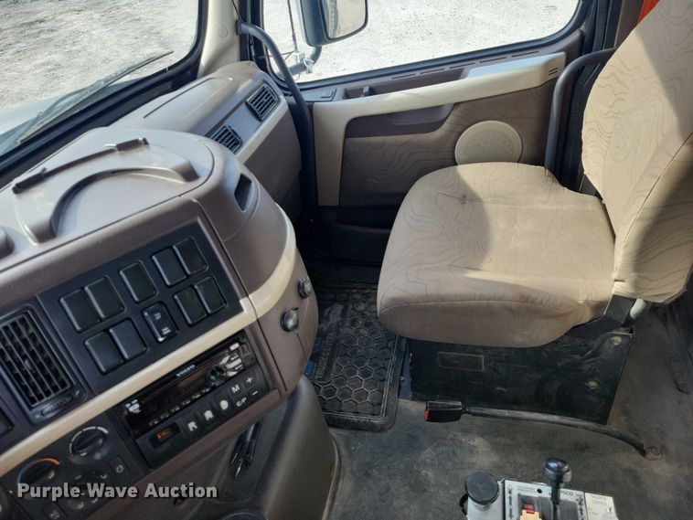 image for item NK9771 2017 Volvo VHD64F dump truck