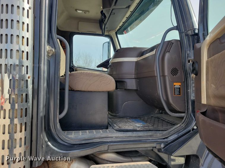 image for item NK9771 2017 Volvo VHD64F dump truck