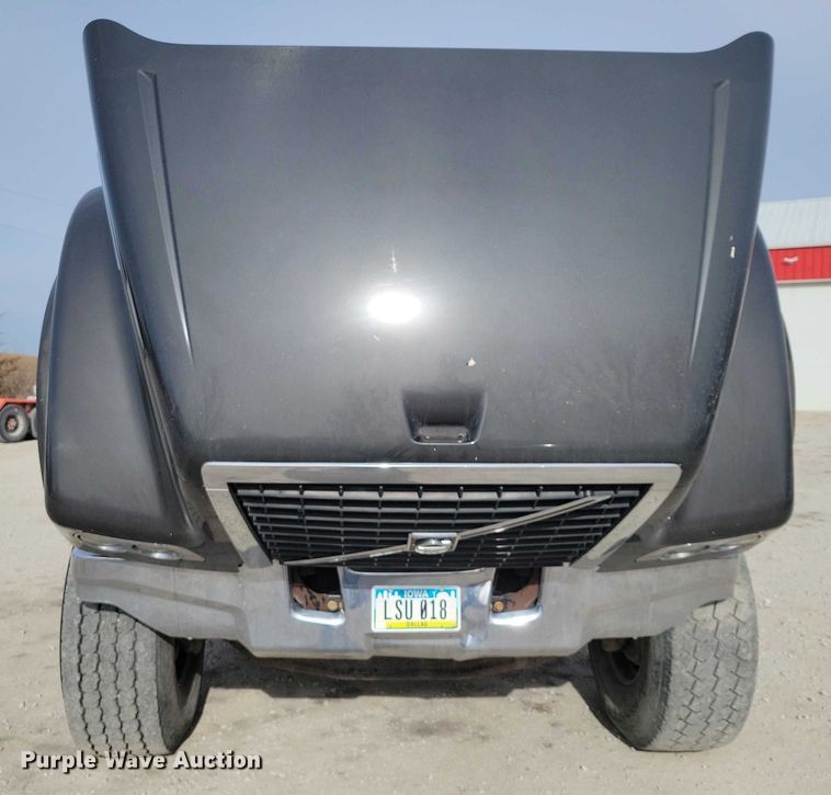 image for item NK9771 2017 Volvo VHD64F dump truck