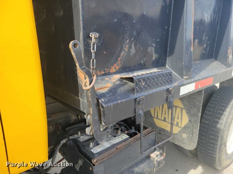 image for item NK9781 2008 International 4300 dump truck
