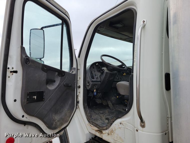 image for item NK9783 2006 Freightliner  Business Class M2 box truck