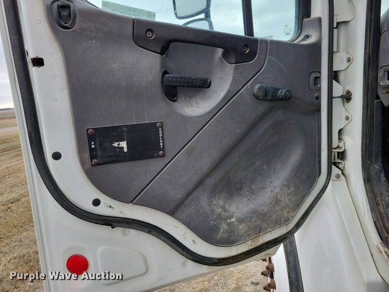 image for item NK9783 2006 Freightliner  Business Class M2 box truck