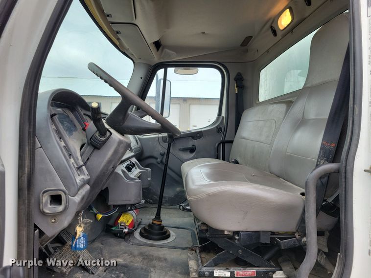 image for item NK9783 2006 Freightliner  Business Class M2 box truck