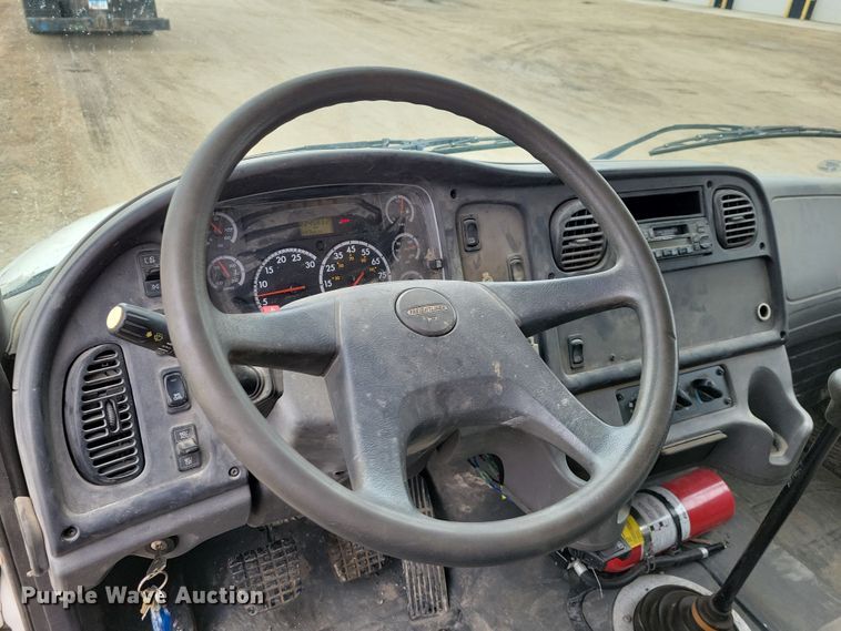 image for item NK9783 2006 Freightliner  Business Class M2 box truck