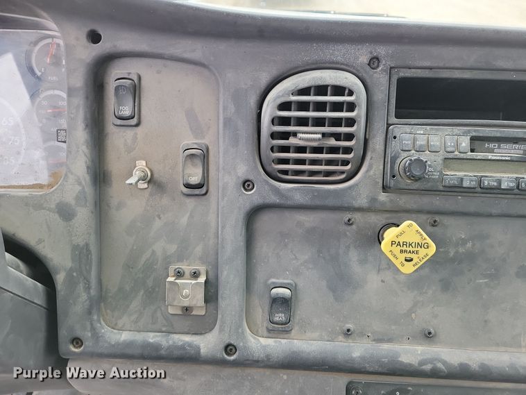 image for item NK9783 2006 Freightliner  Business Class M2 box truck