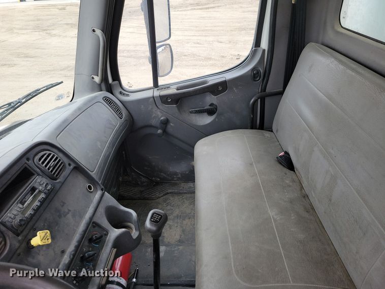 image for item NK9783 2006 Freightliner  Business Class M2 box truck