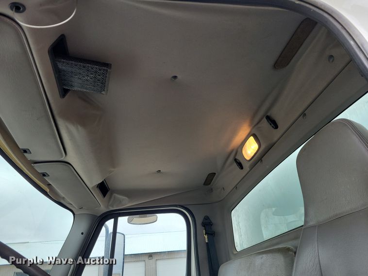 image for item NK9783 2006 Freightliner  Business Class M2 box truck