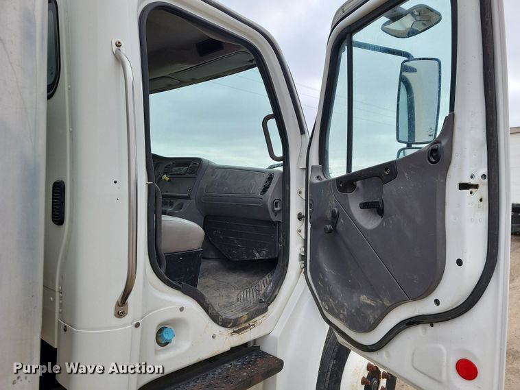 image for item NK9783 2006 Freightliner  Business Class M2 box truck