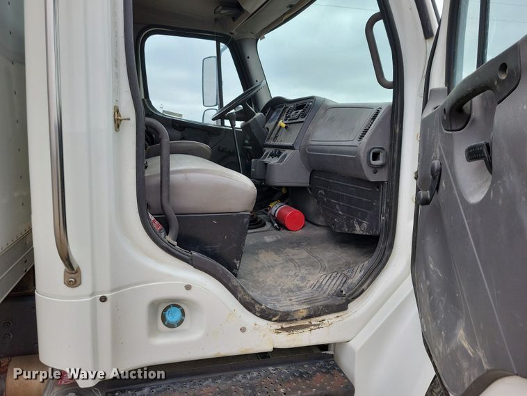 image for item NK9783 2006 Freightliner  Business Class M2 box truck