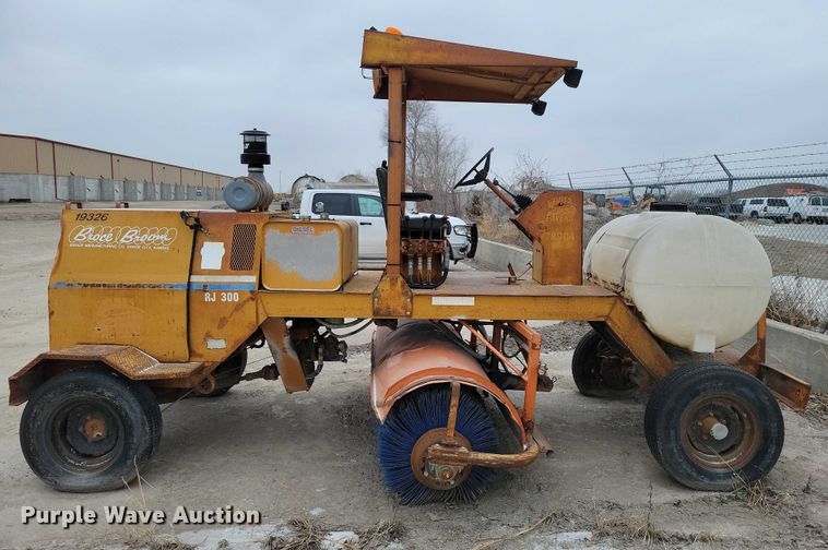 image for item NO9986 Broce RJ300 broom