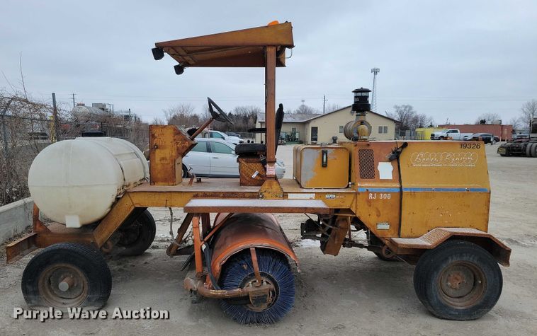 image for item NO9986 Broce RJ300 broom