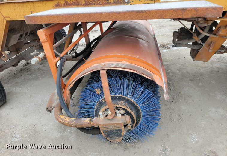 image for item NO9986 Broce RJ300 broom