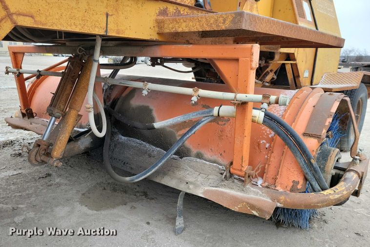 image for item NO9986 Broce RJ300 broom