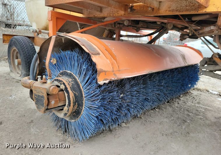 image for item NO9986 Broce RJ300 broom