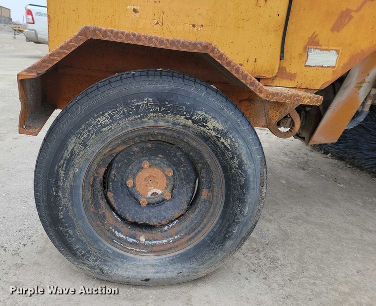 image for item NO9986 Broce RJ300 broom