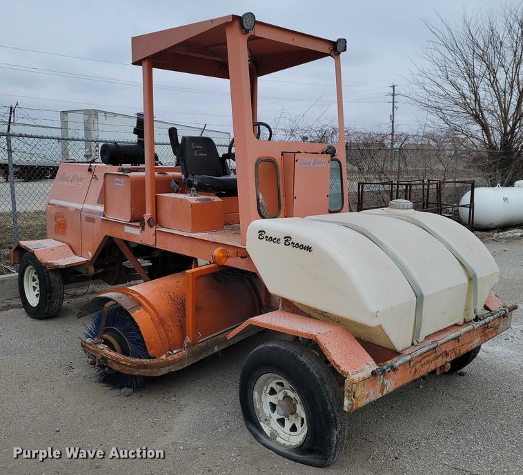 image for item NO9987 2003 Broce RJ350 broom