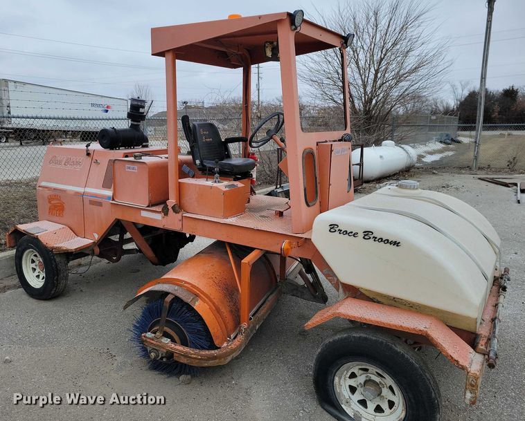 image for item NO9987 2003 Broce RJ350 broom