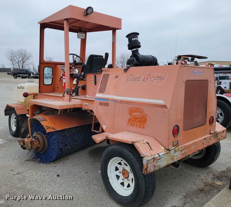 image for item NO9987 2003 Broce RJ350 broom