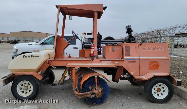 image for item NO9987 2003 Broce RJ350 broom